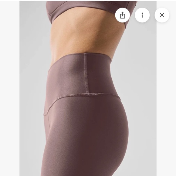 ALO Yoga Airlift Legging in Mushroom - Picture 3 of 4